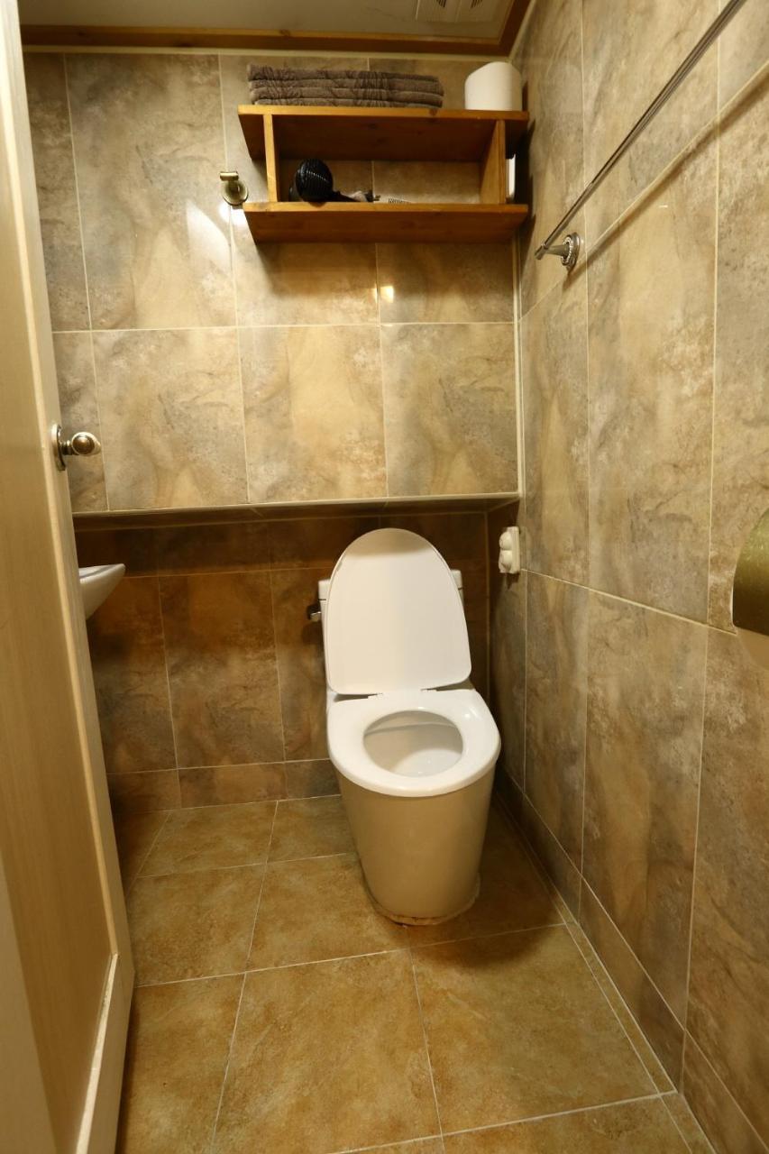 Yujung Guesthouse Jeonju Bagian luar foto