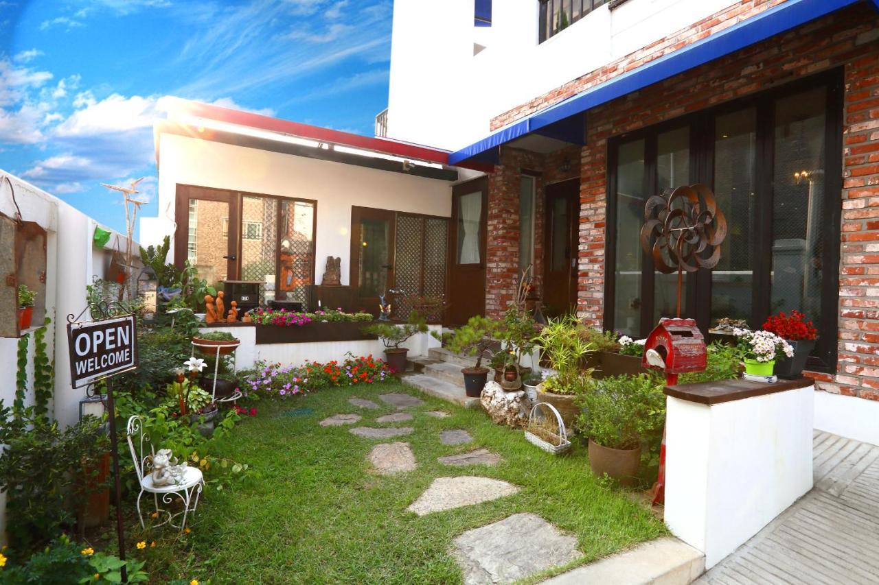 Yujung Guesthouse Jeonju Bagian luar foto