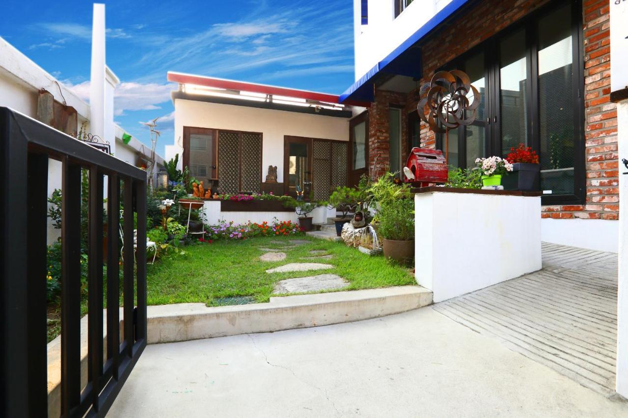 Yujung Guesthouse Jeonju Bagian luar foto