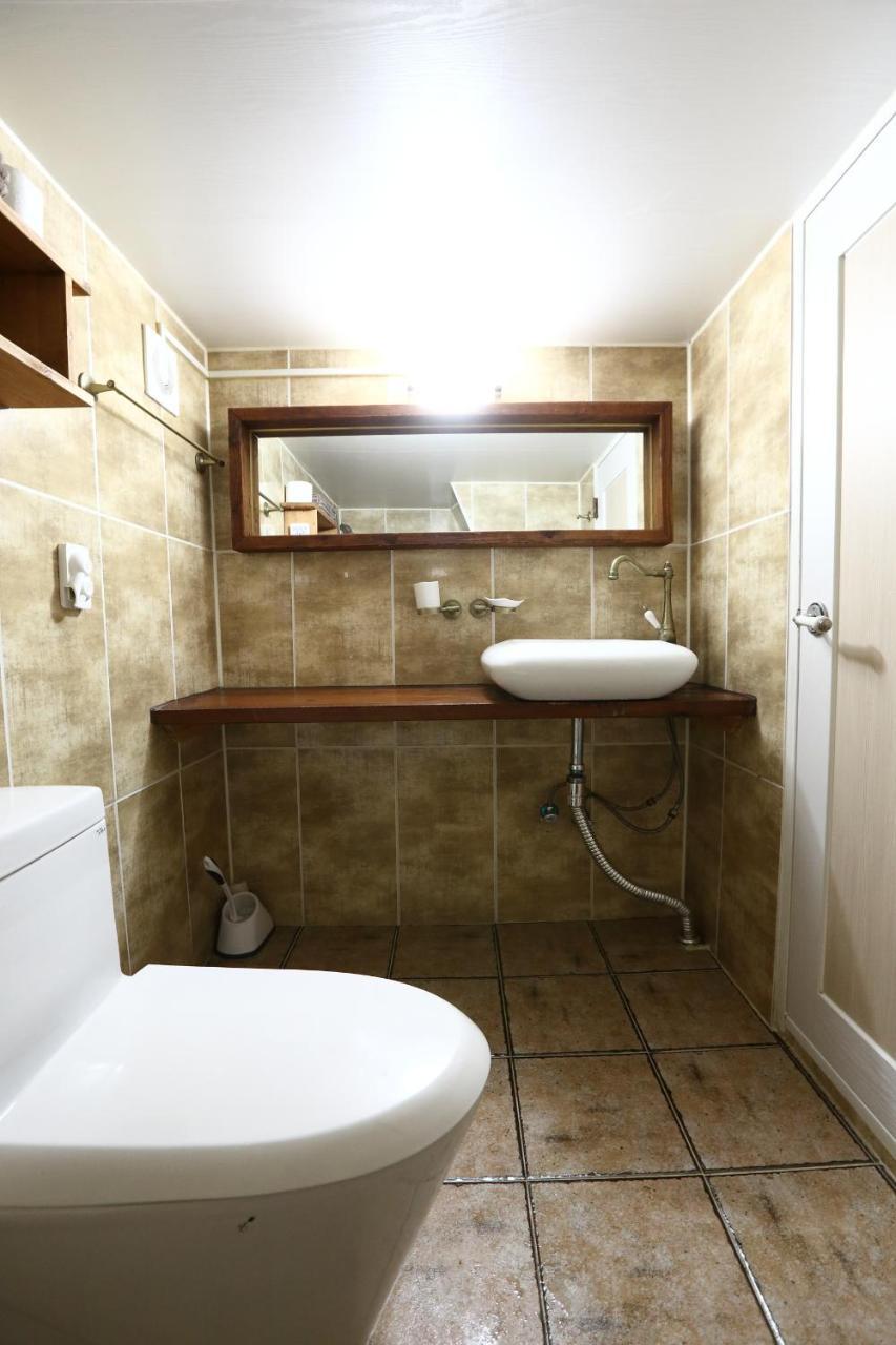 Yujung Guesthouse Jeonju Bagian luar foto