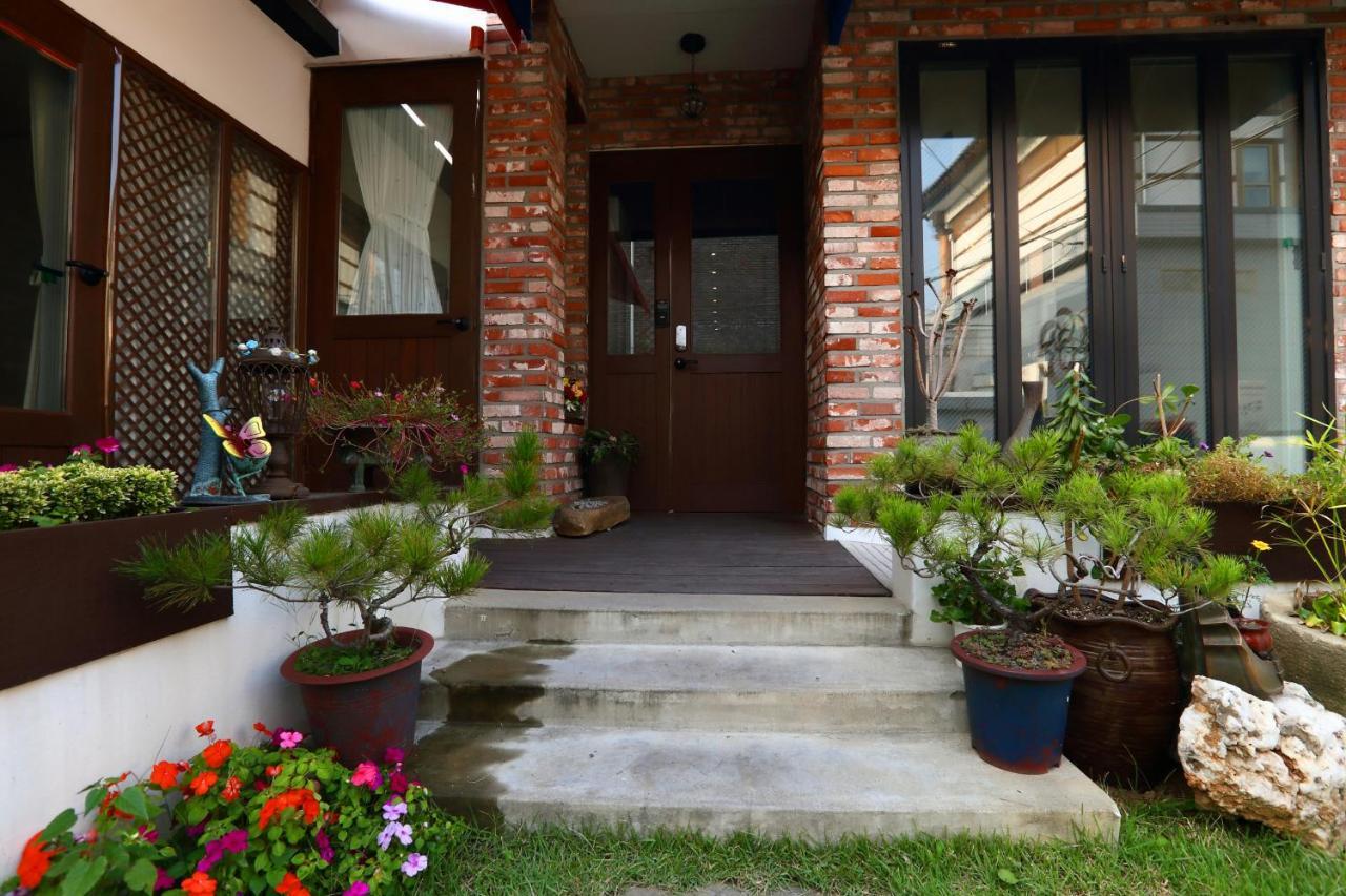 Yujung Guesthouse Jeonju Bagian luar foto